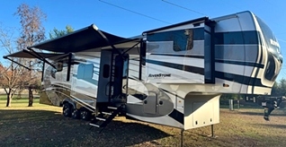 2023 FOREST RIVER RIVERSTONE LEGACY 5TH WHEEL FOR SALE